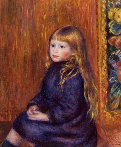 Enfant assis dans une robe bleue